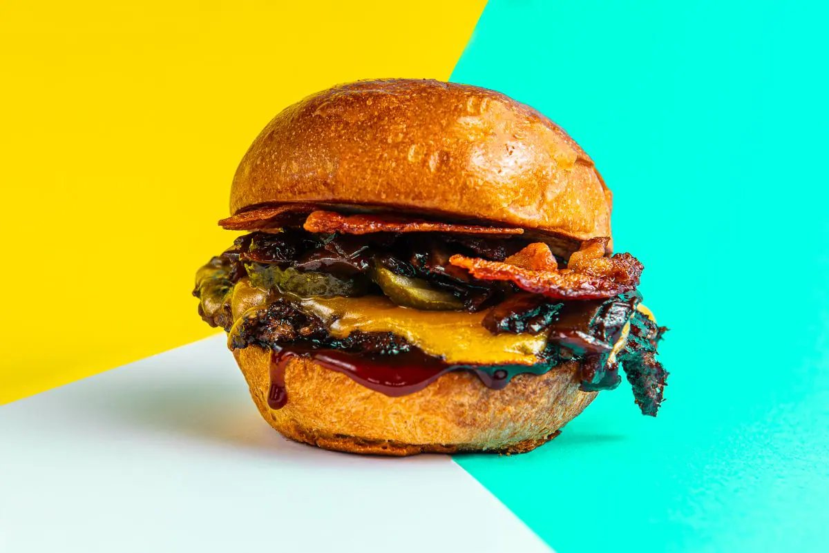 Peekoni-veise burger